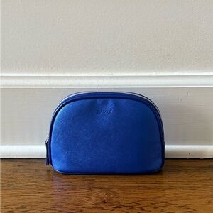 5 for $25 item 🌺 La Mer Blue Cosmetics Bag